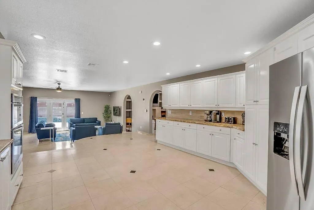 Grand Casa 7 Bdr/4 Ba 15 Beds Sleeps Up To 24 Villa Las Vegas