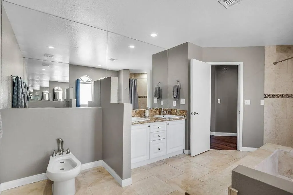 Grand Casa 7 Bdr/4 Ba 15 Beds Sleeps Up To 24 Villa Las Vegas