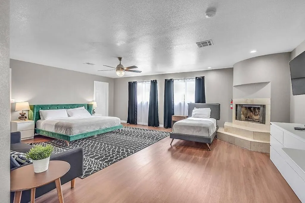 Grand Casa 7 Bdr/4 Ba 15 Beds Sleeps Up To 24 Villa Las Vegas
